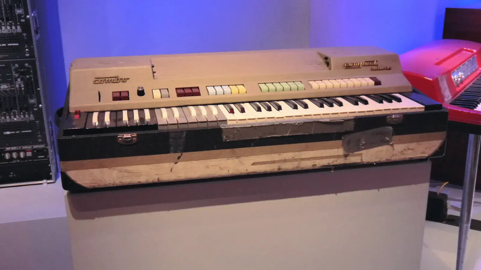 Farfisa Compact Deluxe drawbar organ