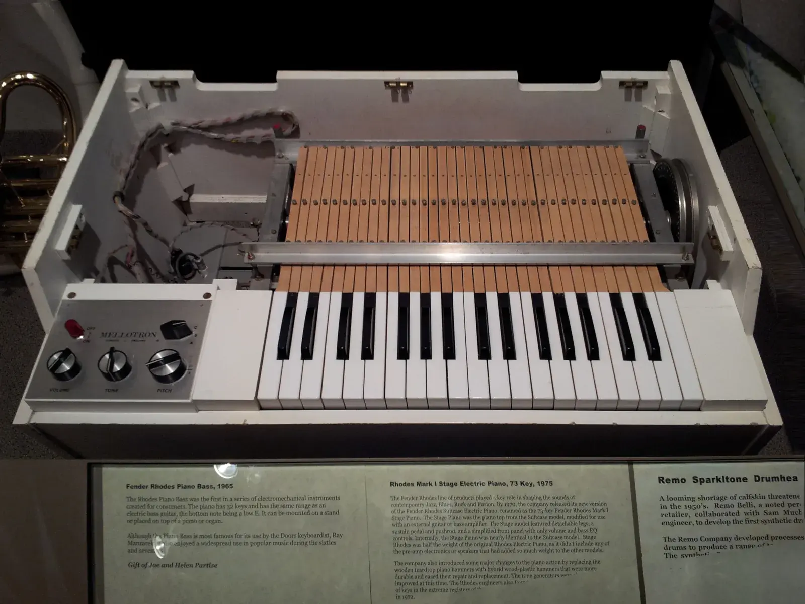Mellotron M400 keyboard instrument, front