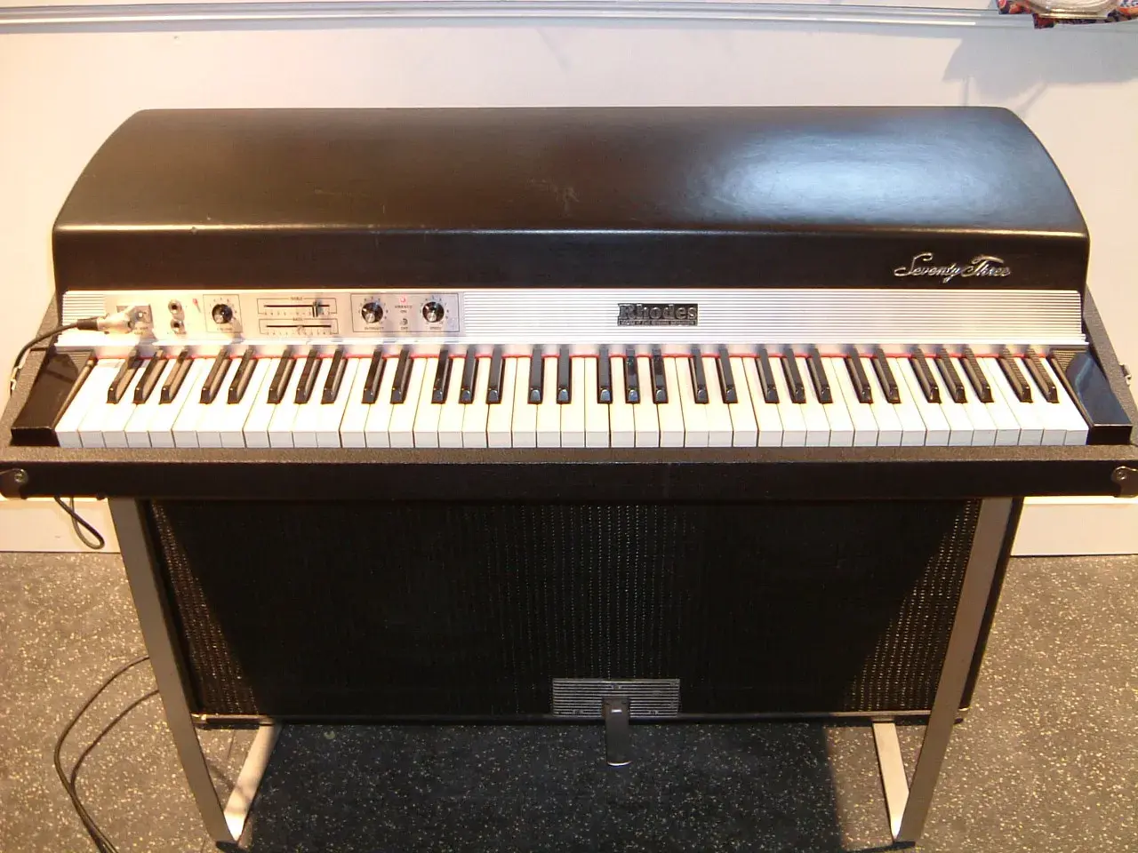 Rhodes Mark I Suitcase 73 electric piano